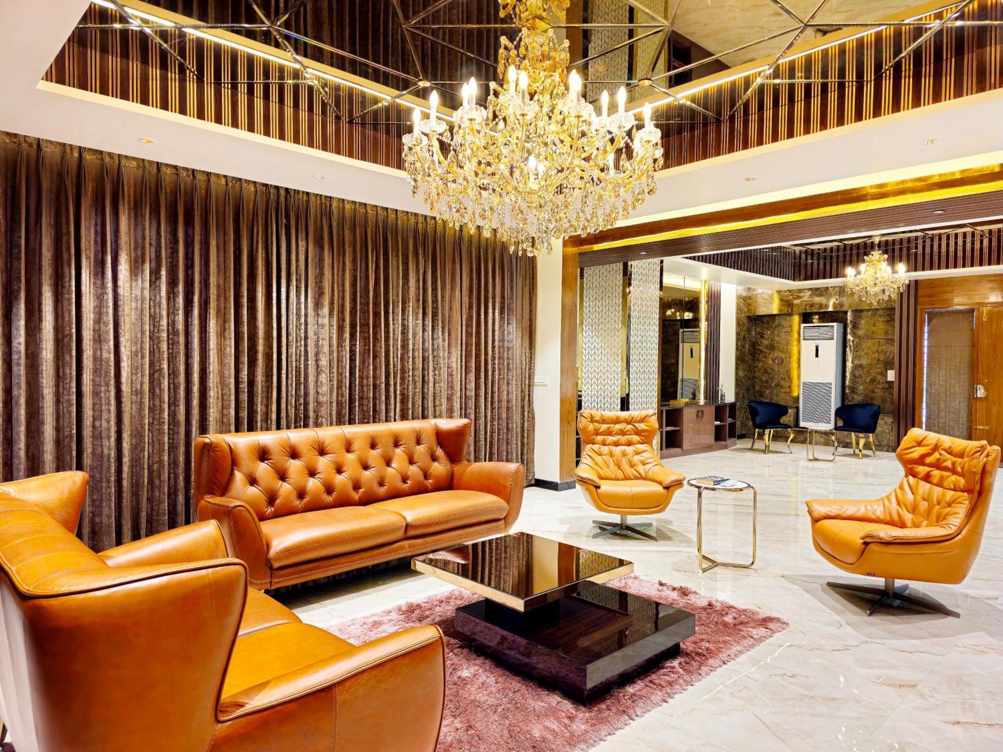 Apartmán The Pentouz On 100 Feet Road Indiranagar - An Urban Luxury Retreat Bengalúr Exteriér fotografie
