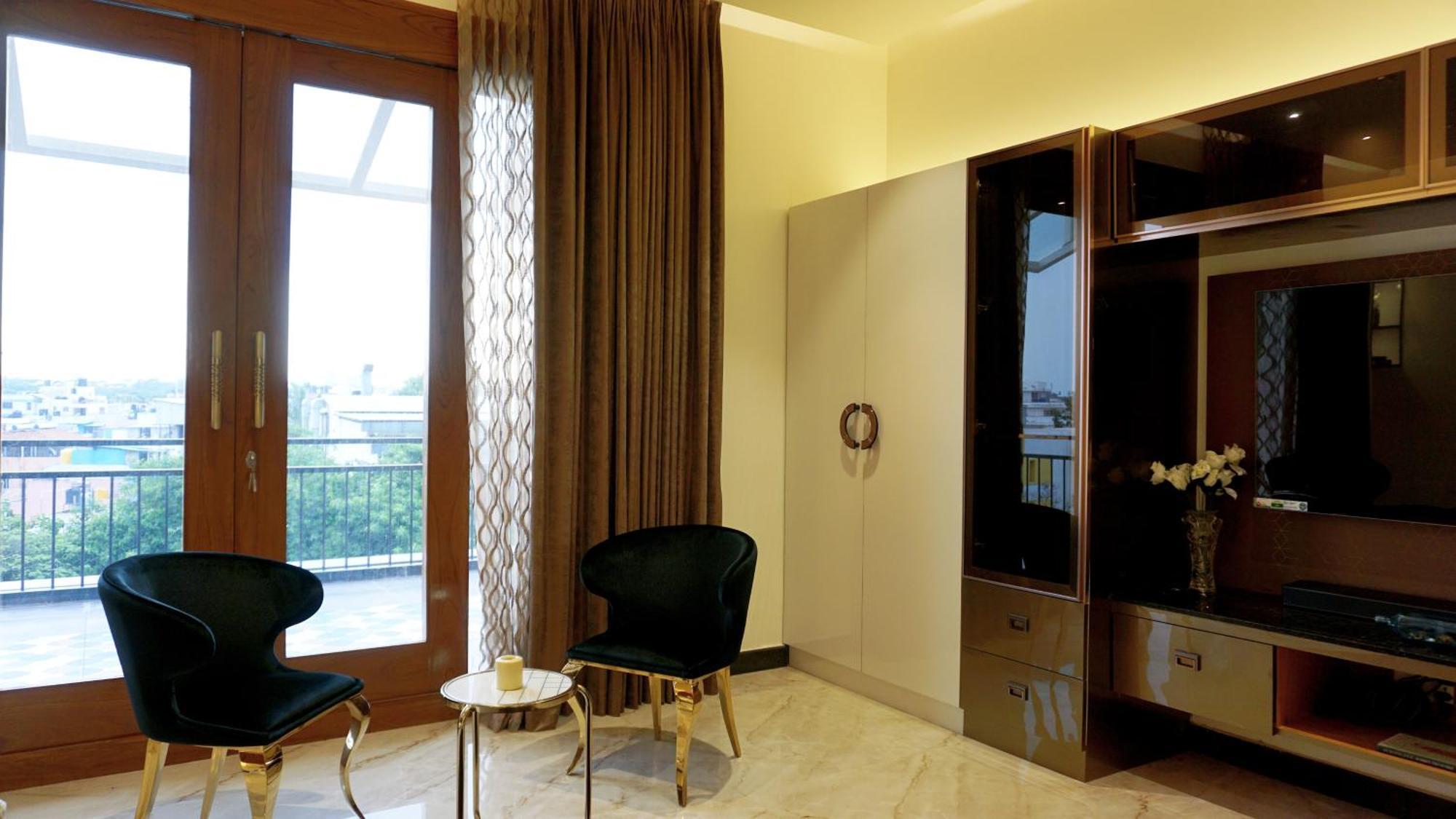Apartmán The Pentouz On 100 Feet Road Indiranagar - An Urban Luxury Retreat Bengalúr Exteriér fotografie