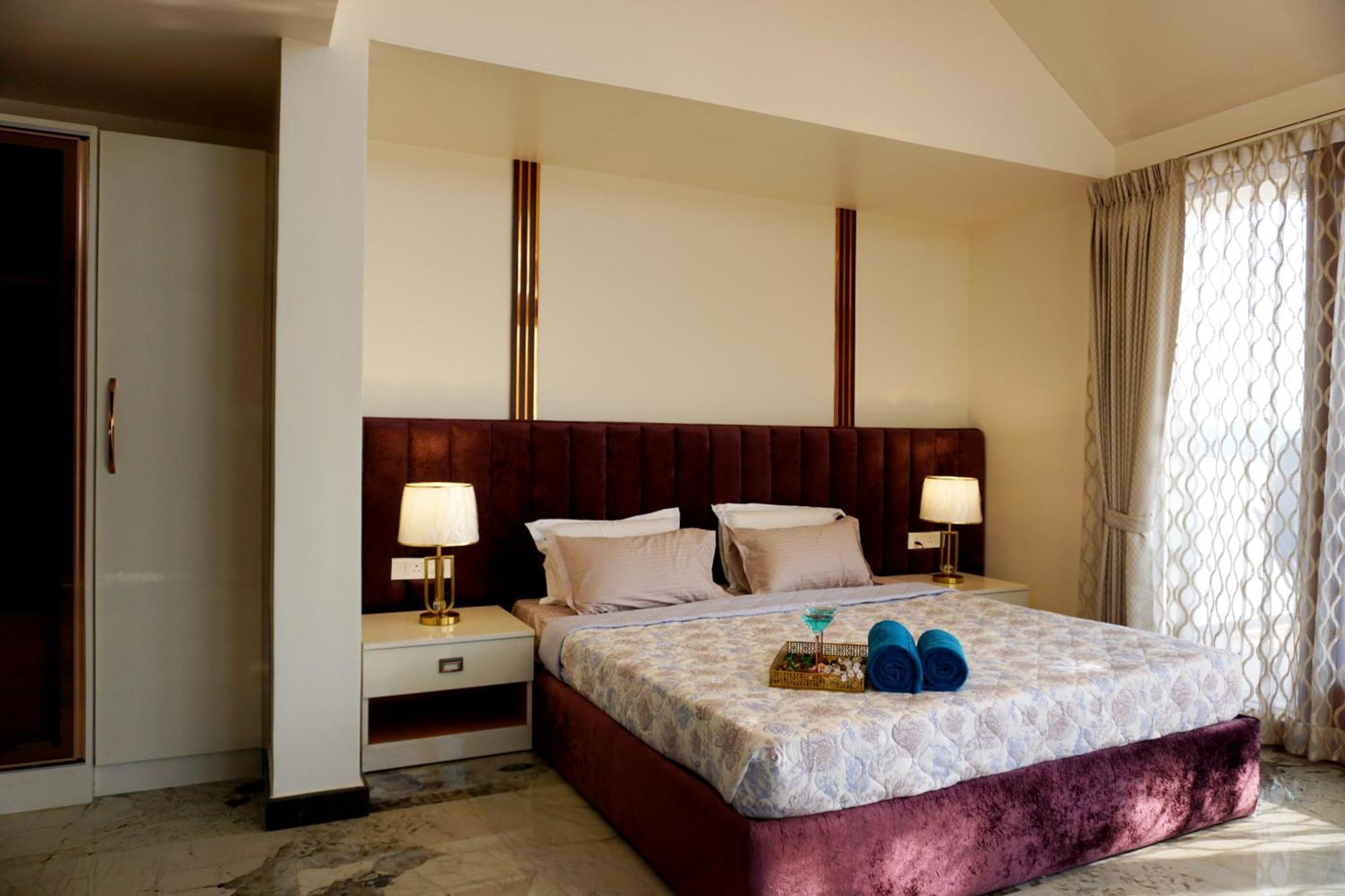 Apartmán The Pentouz On 100 Feet Road Indiranagar - An Urban Luxury Retreat Bengalúr Exteriér fotografie