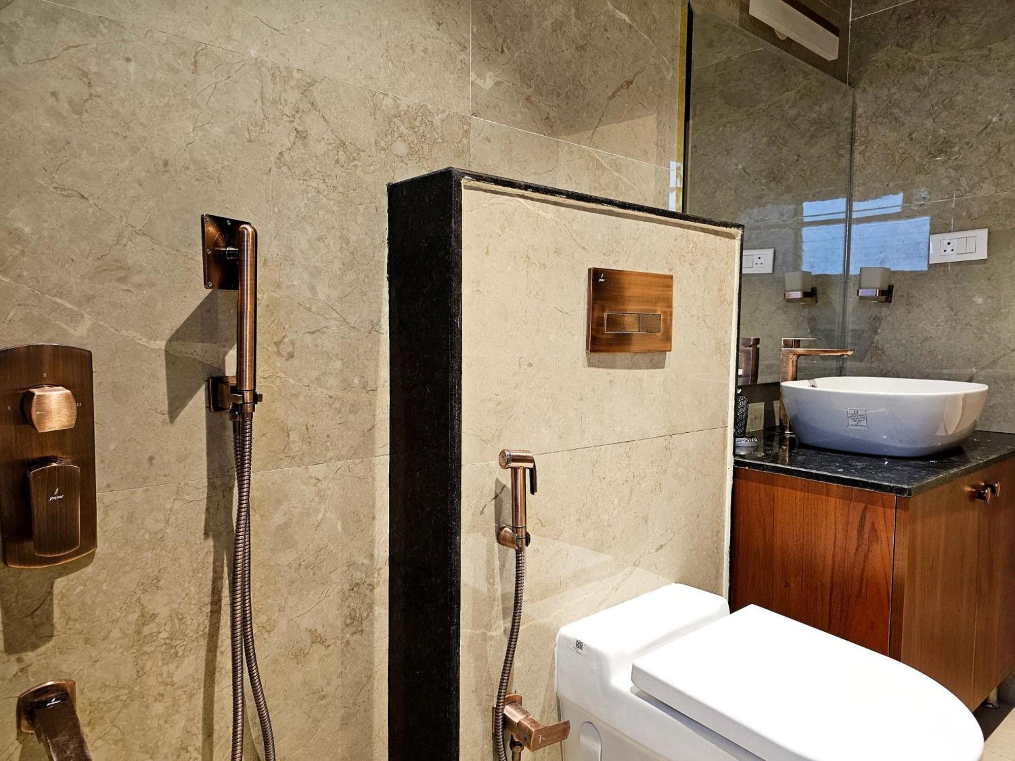 Apartmán The Pentouz On 100 Feet Road Indiranagar - An Urban Luxury Retreat Bengalúr Exteriér fotografie