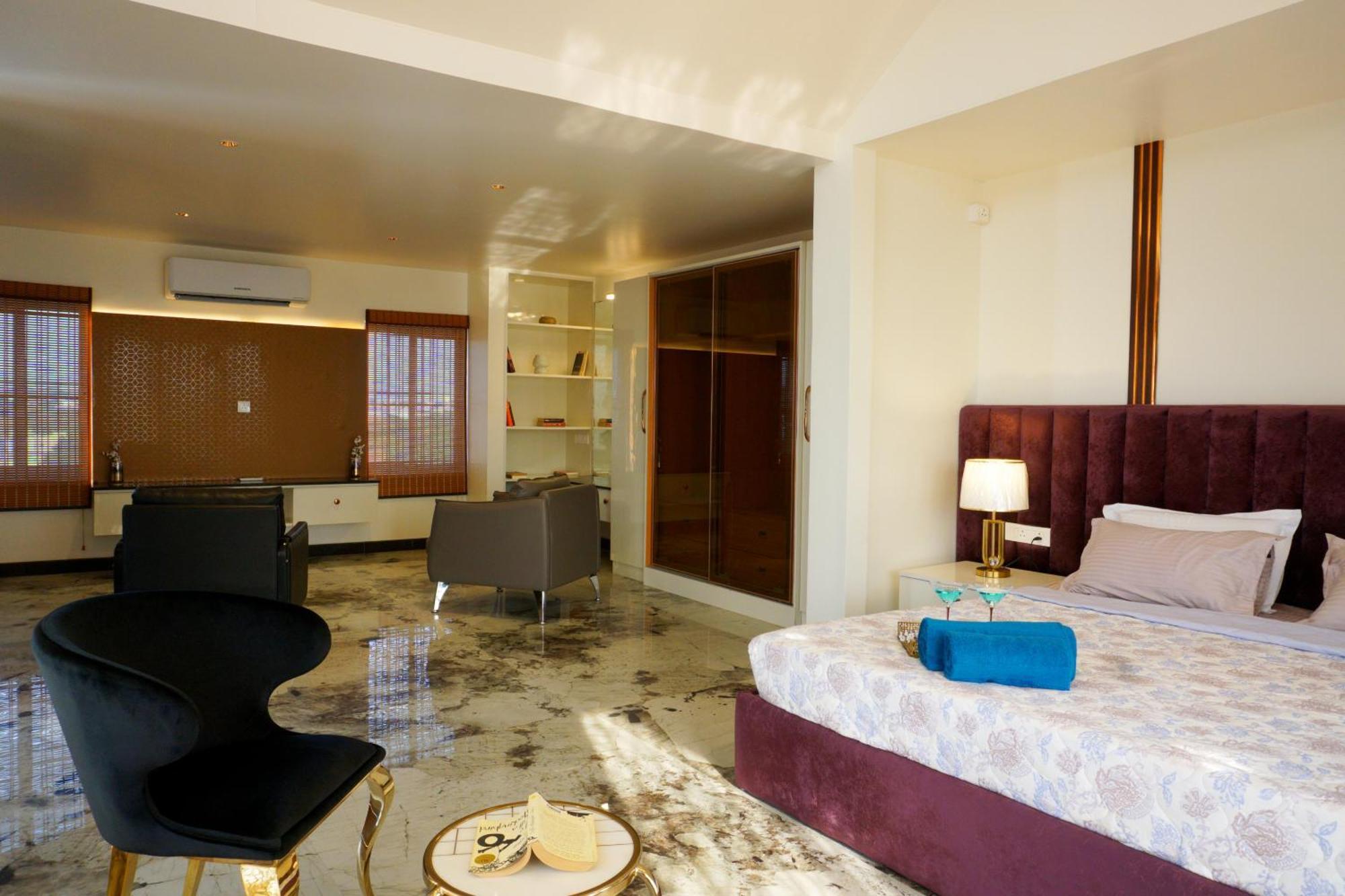 Apartmán The Pentouz On 100 Feet Road Indiranagar - An Urban Luxury Retreat Bengalúr Exteriér fotografie