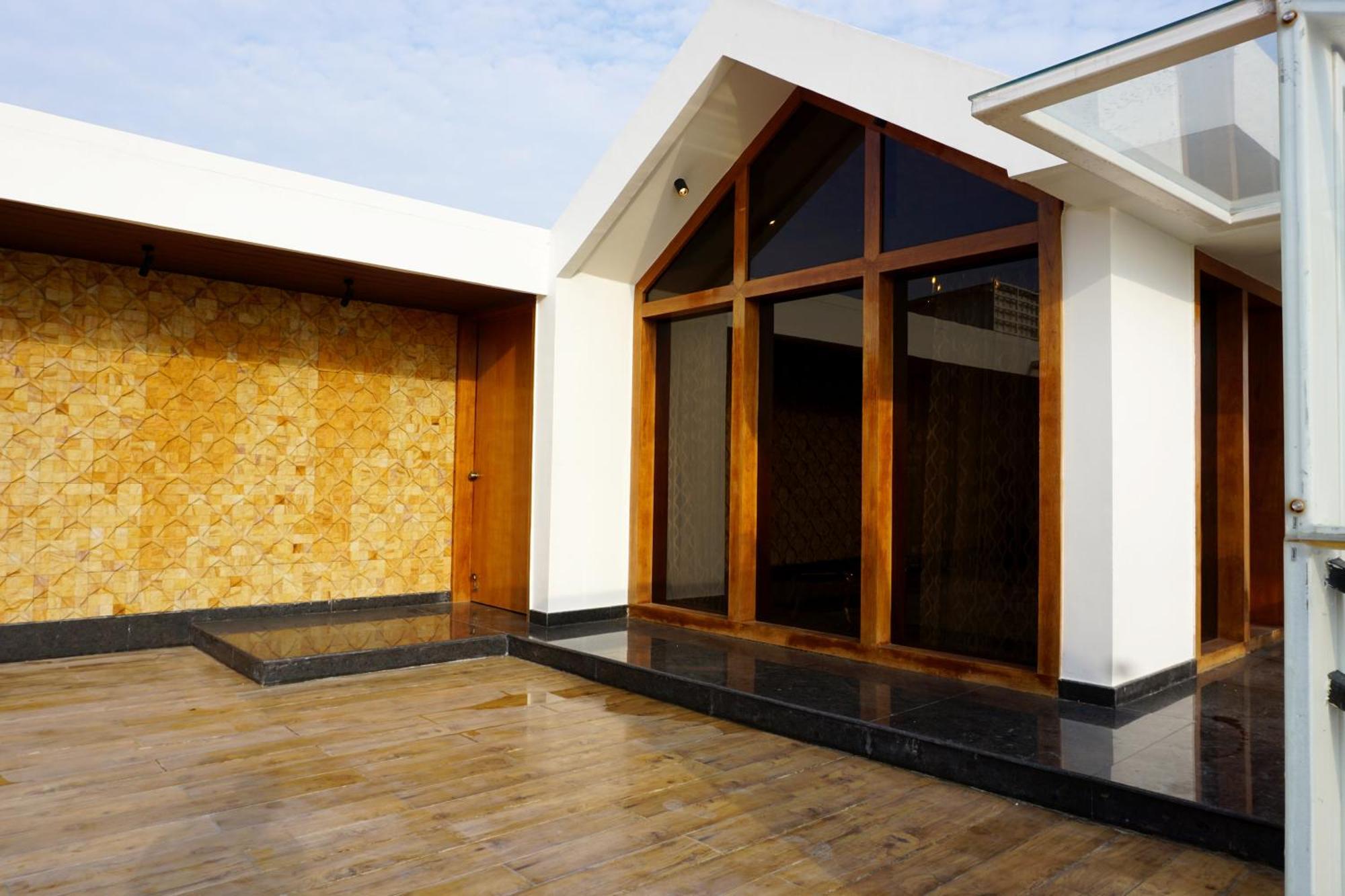 Apartmán The Pentouz On 100 Feet Road Indiranagar - An Urban Luxury Retreat Bengalúr Exteriér fotografie